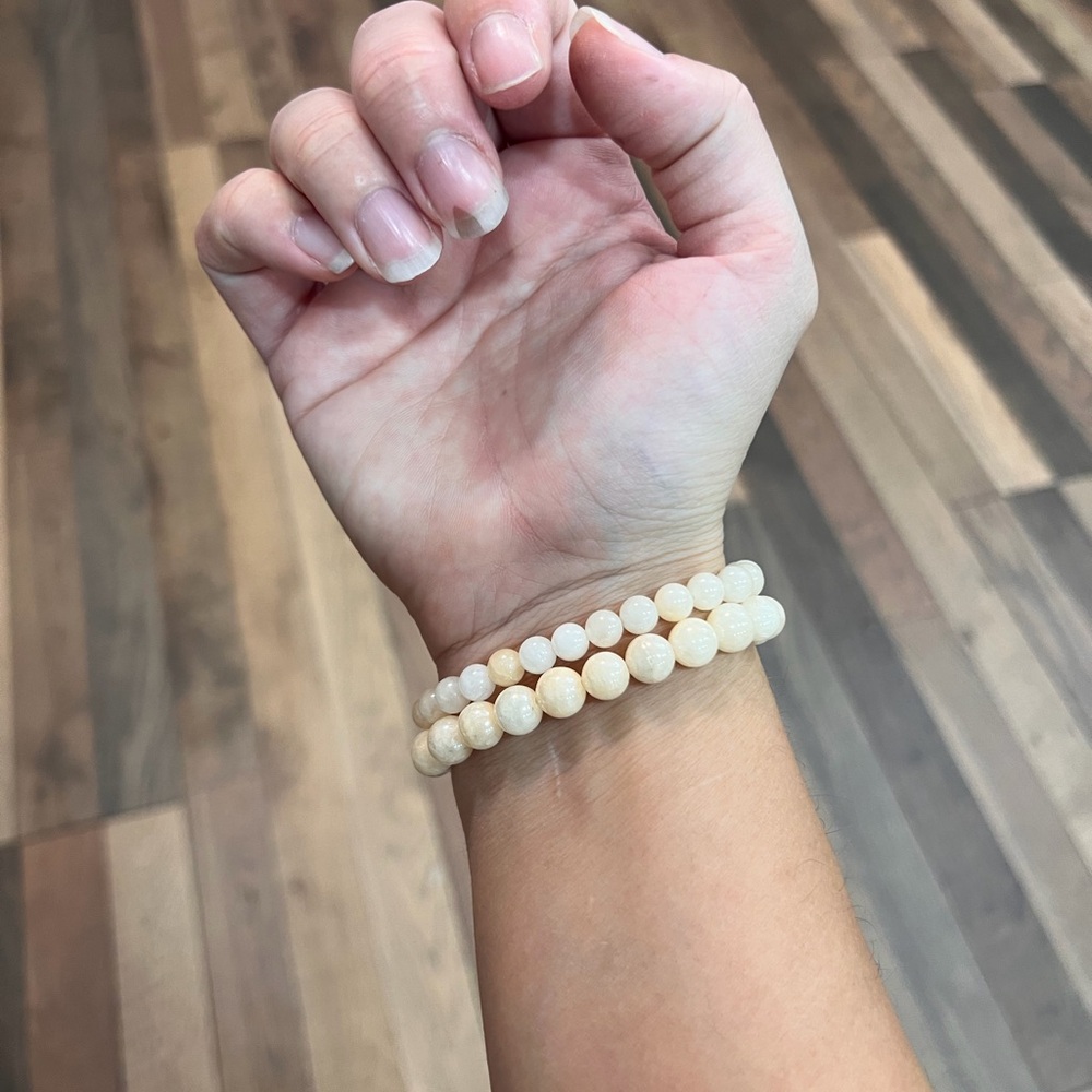 Elegant Cream Beaded Bracelet Set - Picture 4 of 6